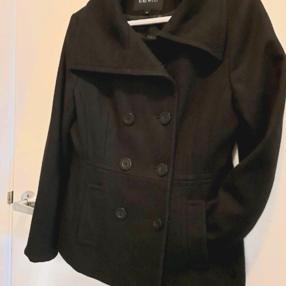 Size 8 Nine West ladies coat
